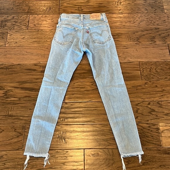 Levi’s Wedgie Skinny Size 24 - Picture 2 of 16